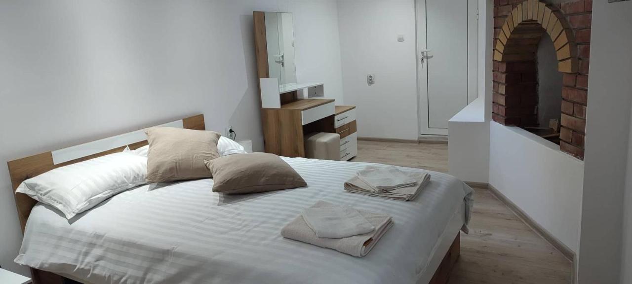 Arts Guest House -Beautiful Villa For 6 Persons Veliko Tărnovo Esterno foto