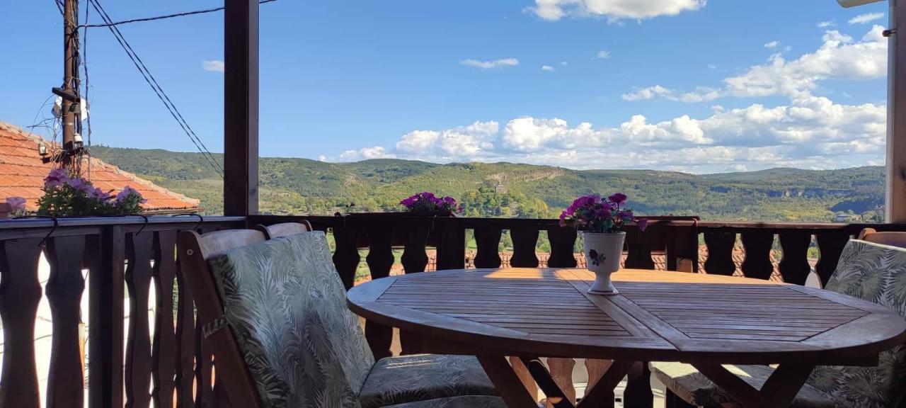 Arts Guest House -Beautiful Villa For 6 Persons Veliko Tărnovo Esterno foto